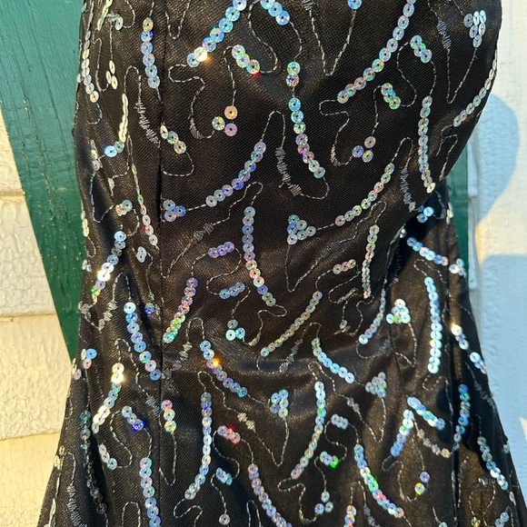 Black Iridescent Sequin Prom Formal Dress Long Gown, size 8 Full skirt,strapless - Picture 3 of 9
